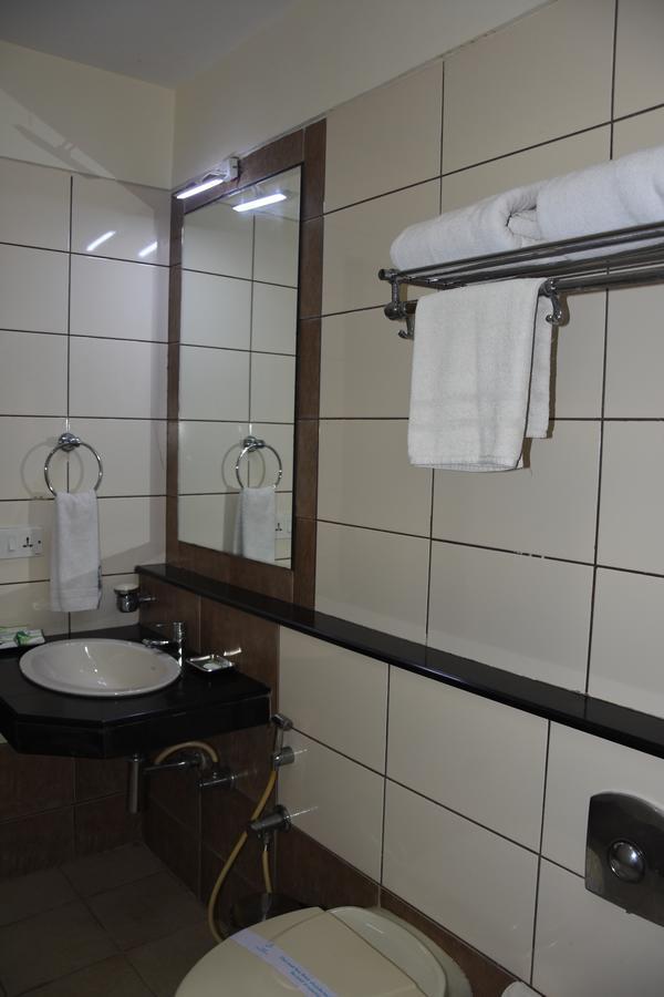 Отель Ulo Chennai Deluxe Экстерьер фото