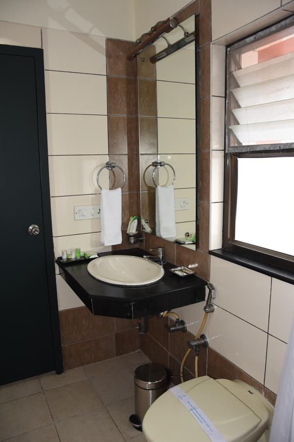 Отель Ulo Chennai Deluxe Экстерьер фото
